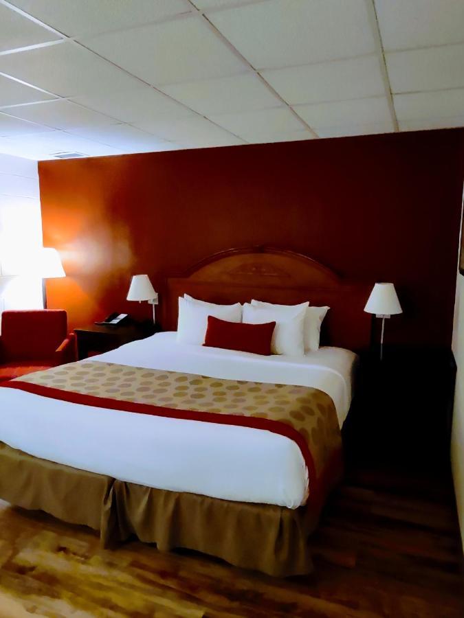 Ramada By Wyndham Albert Lea Zewnętrze zdjęcie