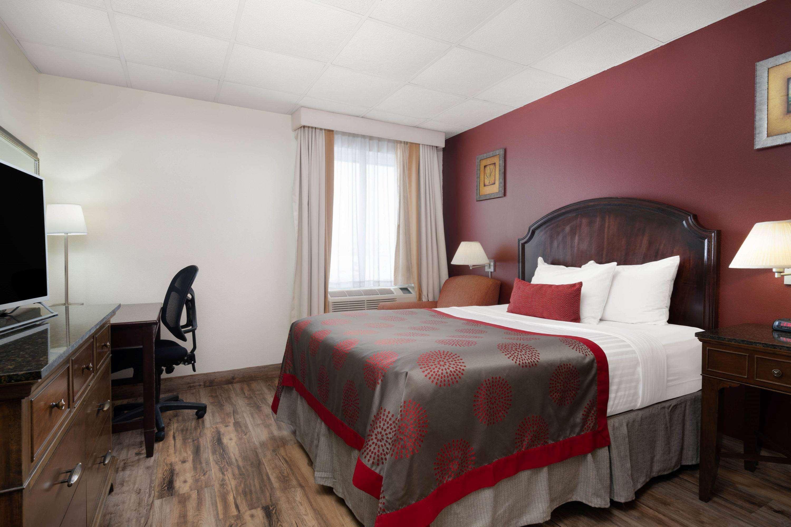 Ramada By Wyndham Albert Lea Zewnętrze zdjęcie