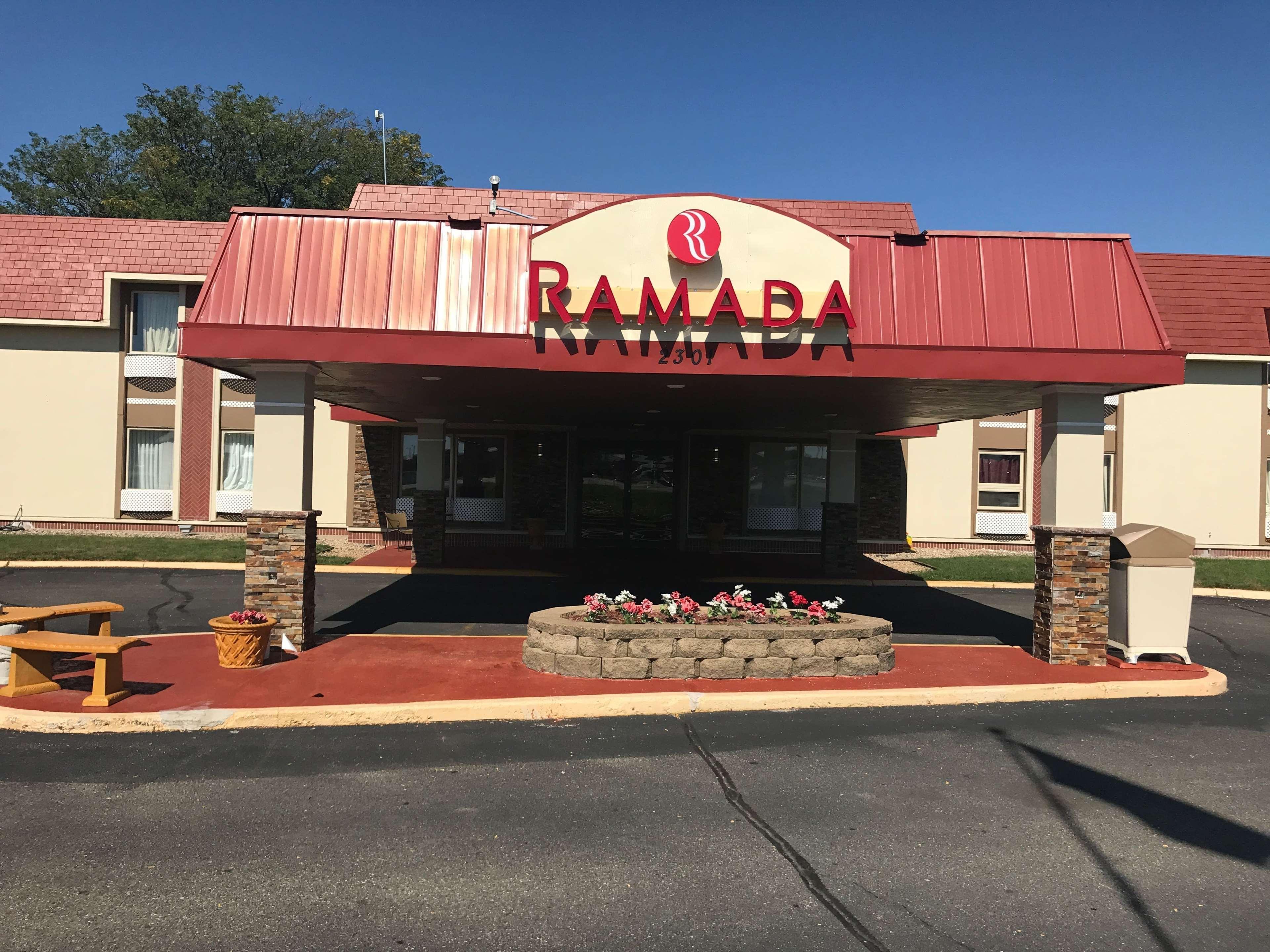 Ramada By Wyndham Albert Lea Zewnętrze zdjęcie