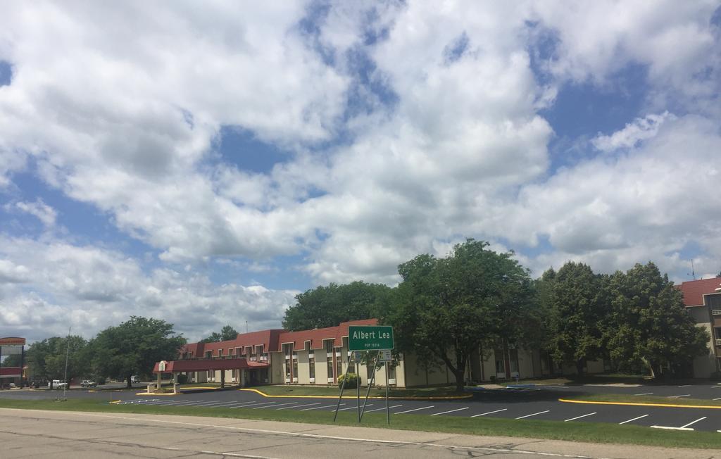 Ramada By Wyndham Albert Lea Zewnętrze zdjęcie