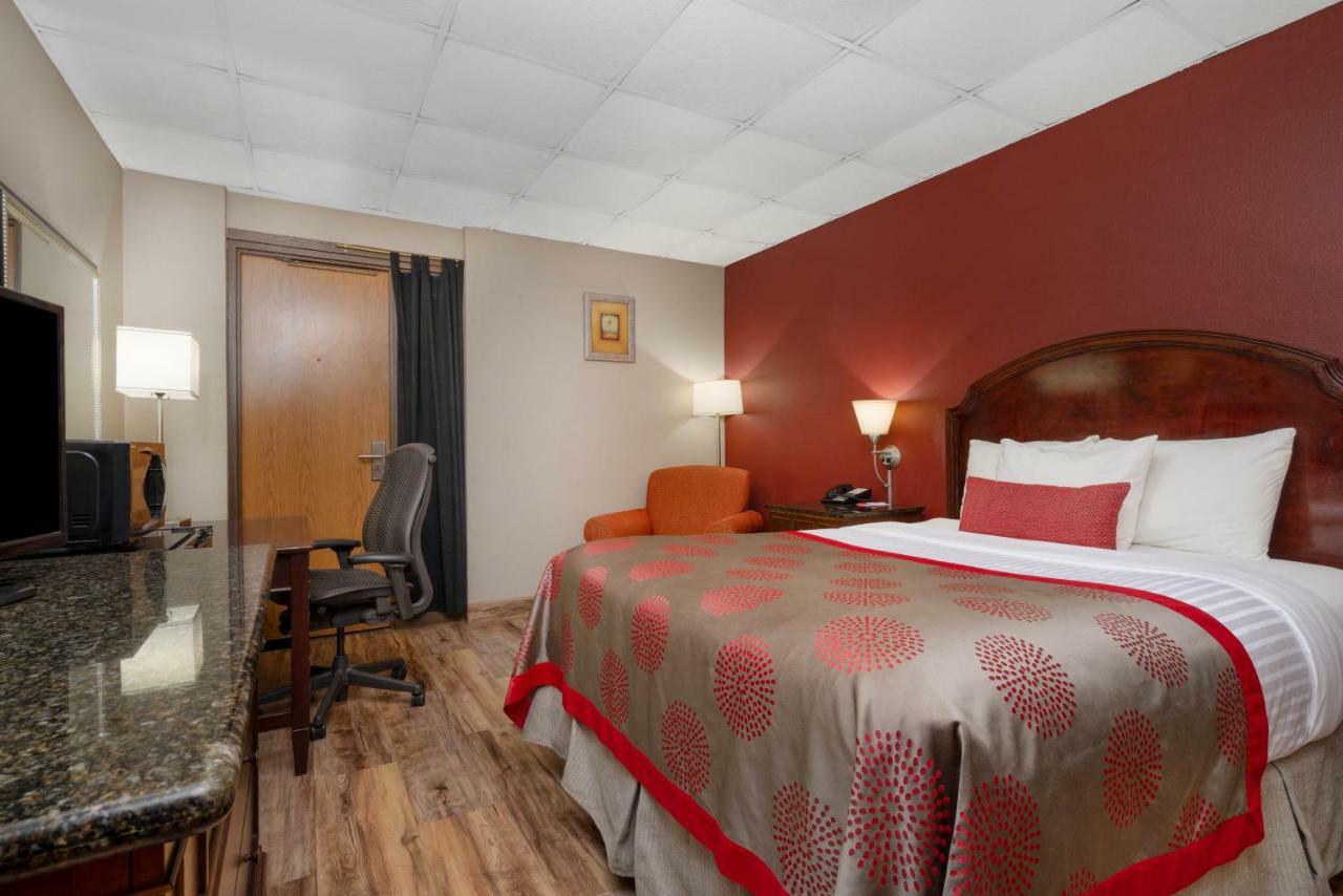 Ramada By Wyndham Albert Lea Zewnętrze zdjęcie