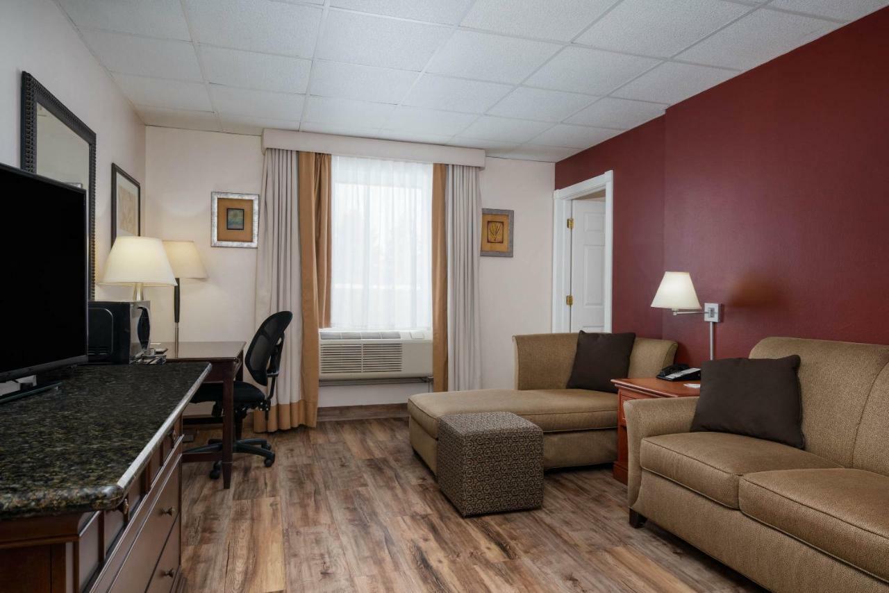 Ramada By Wyndham Albert Lea Zewnętrze zdjęcie