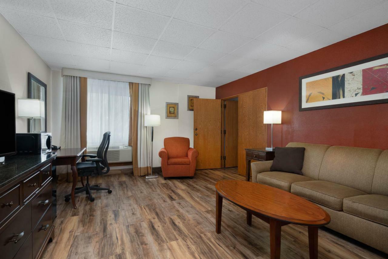 Ramada By Wyndham Albert Lea Zewnętrze zdjęcie