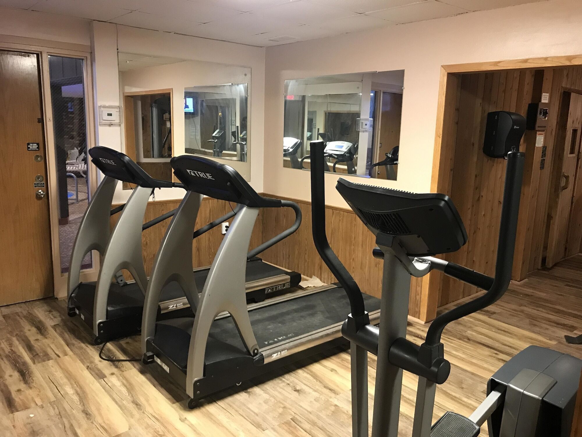 Ramada By Wyndham Albert Lea Zewnętrze zdjęcie